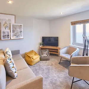 Host & - Sea Watcher Apartment Whitby